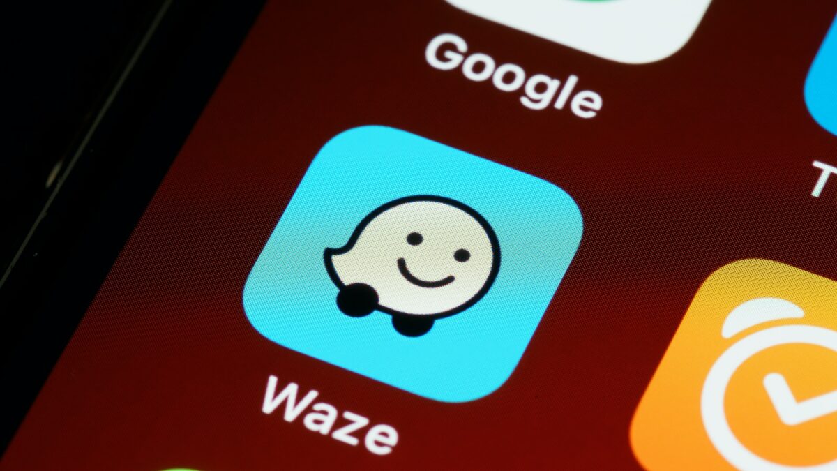 Waze-Update verursacht Probleme bei Android Auto "Coolwalk": Stimmbefehle und App-Freezing