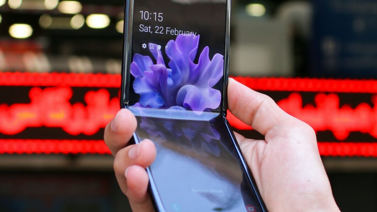 Neues Cover-Display strahlt hell in durchgesickerten Galaxy Z Flip 5 Renderings