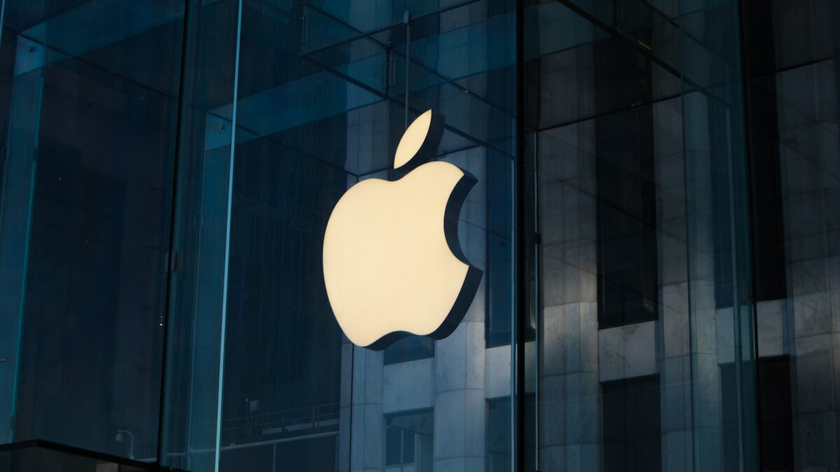 Tim Cook, CEO von Apple, wegen Informationen über sinkende iPhone-Nachfrage in China verklagt