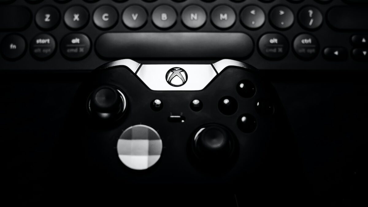 black Xbox One controller